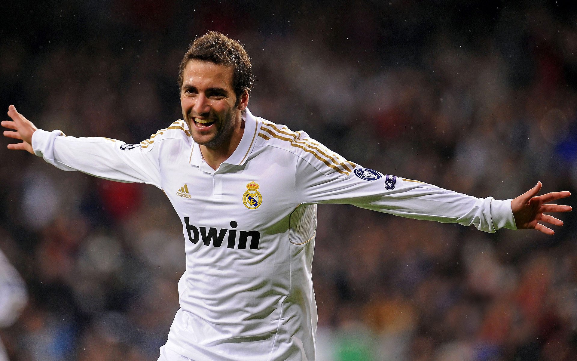 新生代球迷成长为主力观众改变内容生态，新生代足球解说