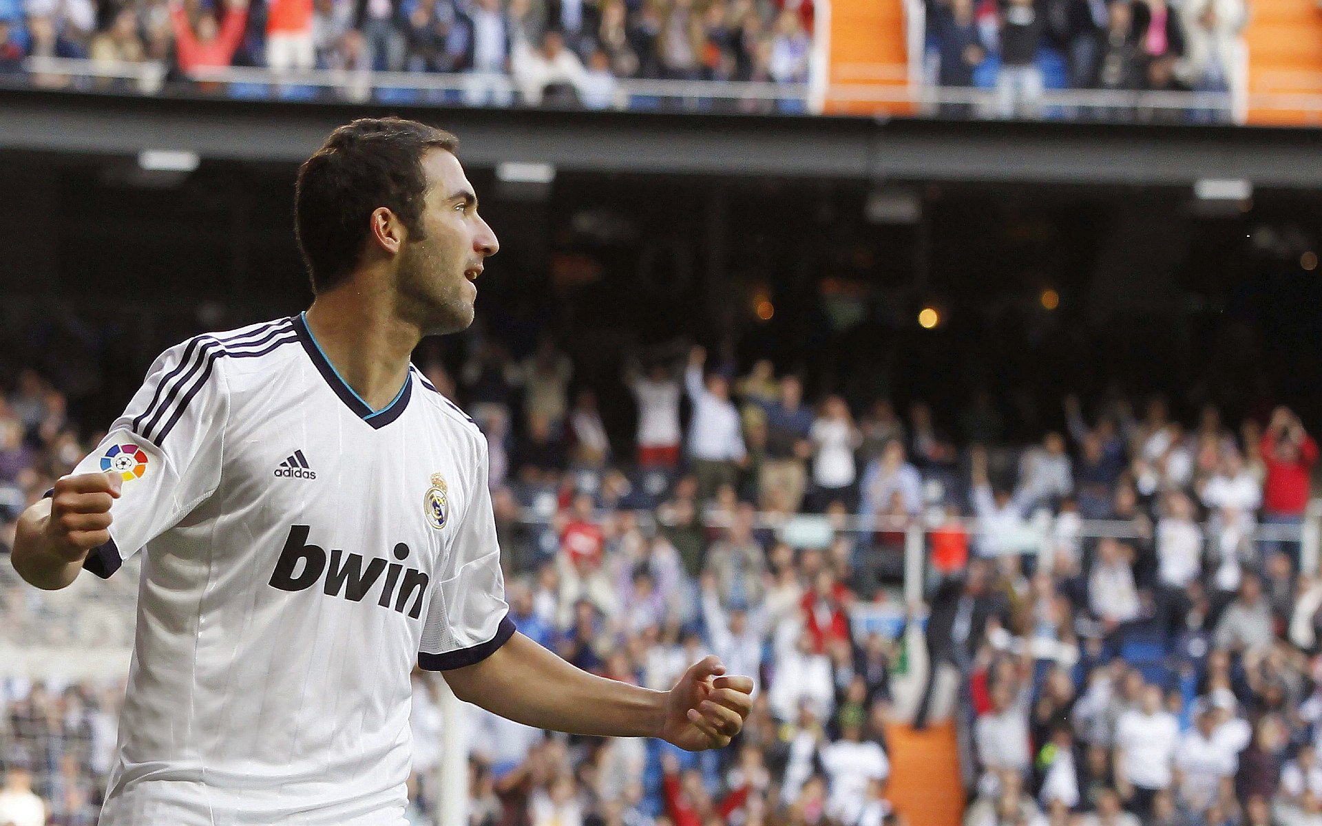 新生代球迷成长为主力观众改变内容生态，新生代足球解说